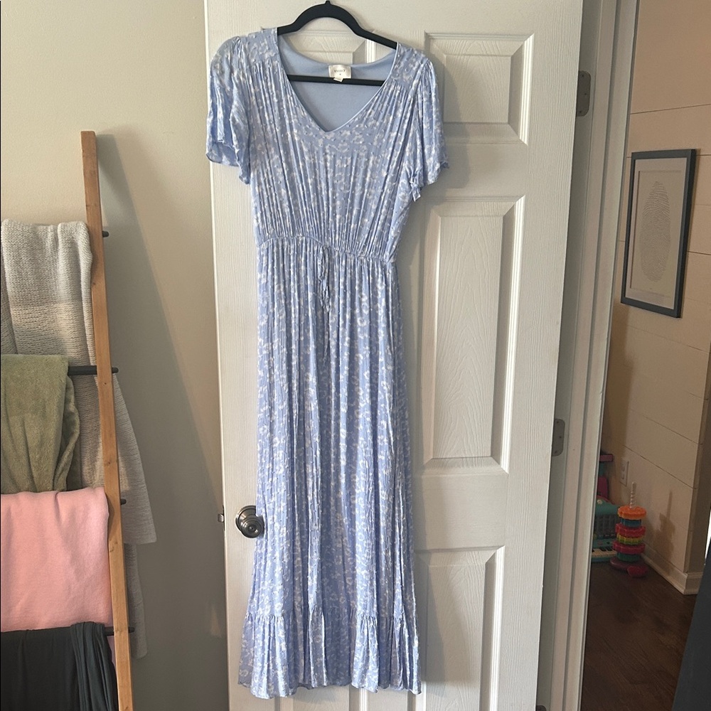 EVERLY- Light Blue and White Floral Maxi Dress - large